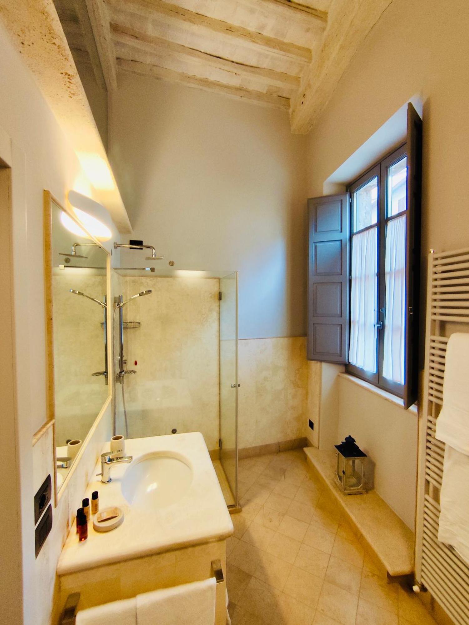Dimora Dell'Erbe Rooms Montepulciano Stazione Rum bild
